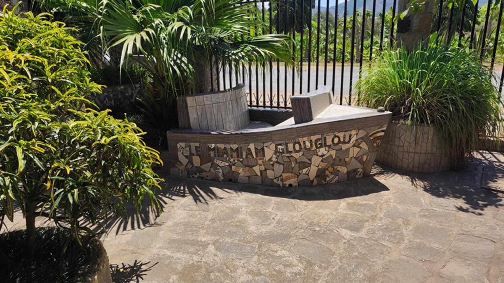 Hotel Restaurant Le Miamiam Glouglou Ambositra Exterior photo