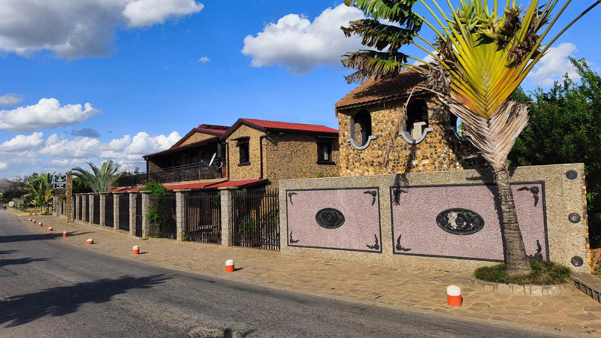 Hotel Restaurant Le Miamiam Glouglou Ambositra Exterior photo
