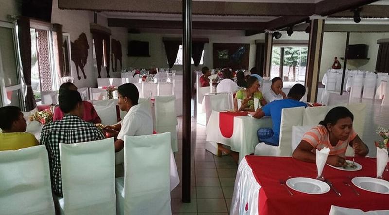 Hotel Restaurant Le Miamiam Glouglou Ambositra Exterior photo